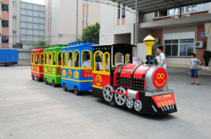 觀光小火車玩兒童時(shí)需注意
